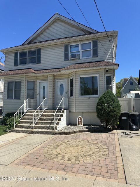 Photo of 21 Dryden Court, Staten Island, NY 10302 (MLS # 2502427)