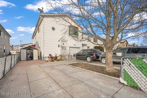 Photo of 209 Regis Drive, Staten Island, NY 10314 (MLS # 2600728)