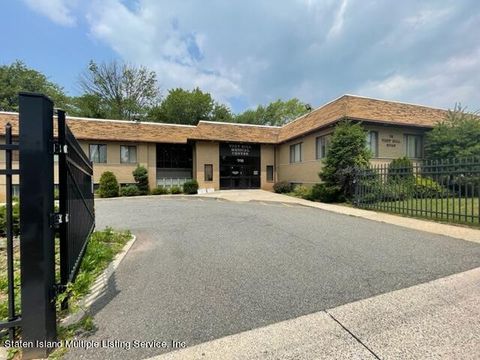 Photo of 78 Todt Hill #201, Staten Island, NY 10314 (MLS # 1162970)
