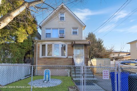 Photo of 24 Continental Place, Staten Island, NY 10303 (MLS # 2400679)