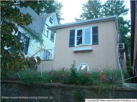 Photo of 93 Pleasant Valley Avenue, Staten Island, NY 10304 (MLS # 2504327)