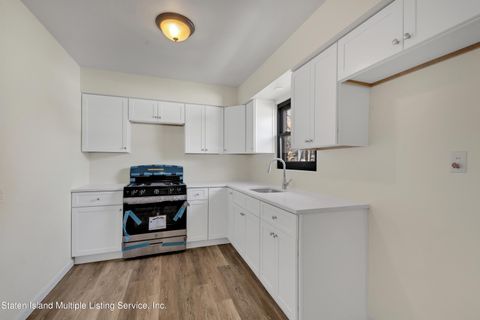 Photo of 169 Clawson Street #2, Staten Island, NY 10306 (MLS # 1165589)