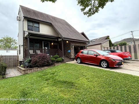 Photo of 203 Heffernan Street, Staten Island, NY 10312 (MLS # 2602897)