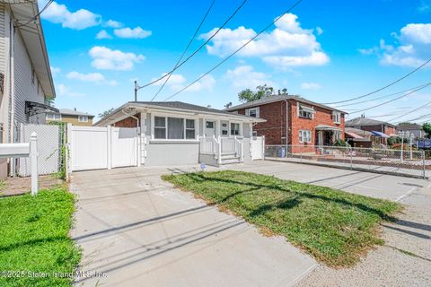 Photo of 3601 Hylan Boulevard, Staten Island, NY 10308 (MLS # 2506982)