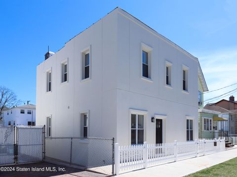 Photo of 80 Hett Avenue, Staten Island, NY 10306 (MLS # 2402234)