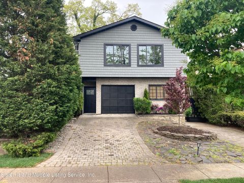 Photo of 315 Main Street, Staten Island, NY 10307 (MLS # 1161805)