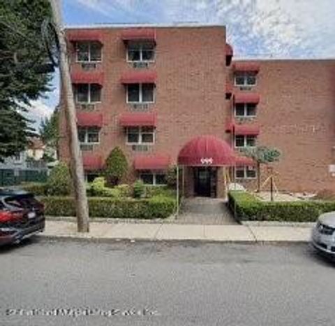 Photo of 999 Forest Avenue #1g, Staten Island, NY 10310 (MLS # 2400419)