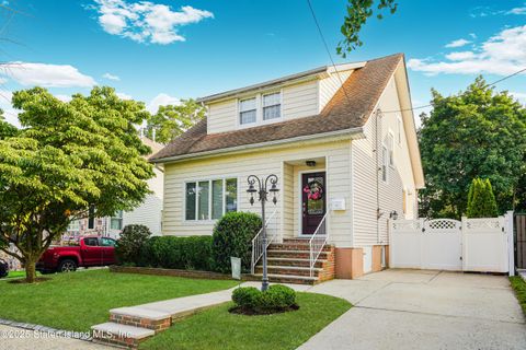 Photo of 90 Alter Avenue, Staten Island, NY 10304 (MLS # 2504709)