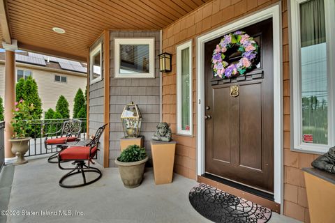 Photo of 909 Jewett Avenue, Staten Island, NY 10314 (MLS # 2600544)