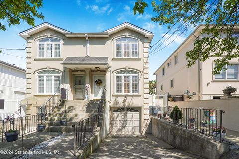Photo of 3 Armour Place, Staten Island, NY 10309 (MLS # 2404685)