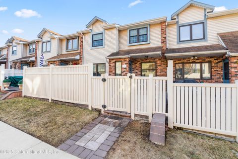 Photo of 33 Lovell Avenue, Staten Island, NY 10314 (MLS # 2500989)