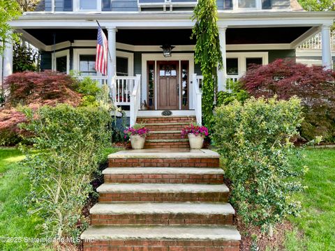 Photo of 32 Linden Street, Staten Island, NY 10310 (MLS # 2501232)