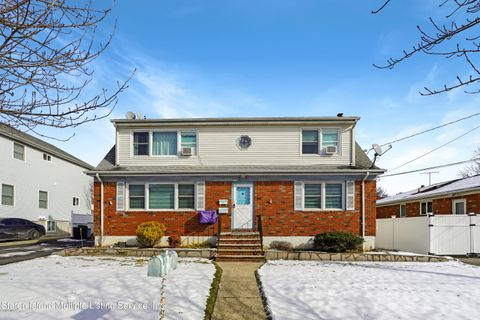 Photo of 27 Hickory Avenue, Staten Island, NY 10305 (MLS # 2400444)