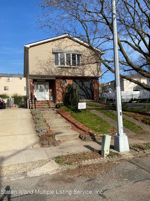 Photo of 16 Karen Court, Staten Island, NY 10310 (MLS # 2401204)