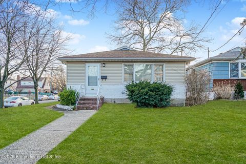 Photo of 190 Liberty Avenue, Staten Island, NY 10305 (MLS # 2600289)