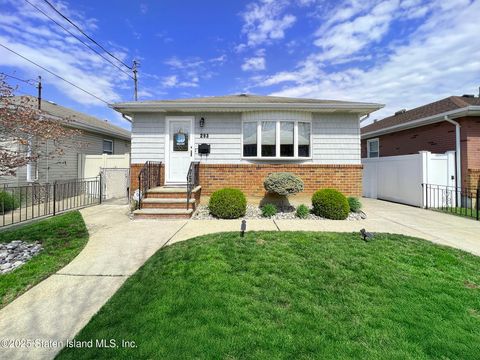 Photo of 293 Chesterton Avenue, Staten Island, NY 10306 (MLS # 2502077)