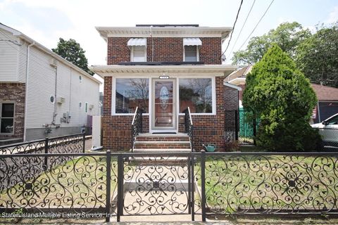 Photo of 284 Yetman Avenue, Staten Island, NY 10307 (MLS # 1163090)