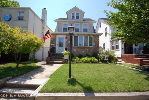 Photo of 8 Ellsworth Place, Staten Island, NY 10314 (MLS # 2404163)