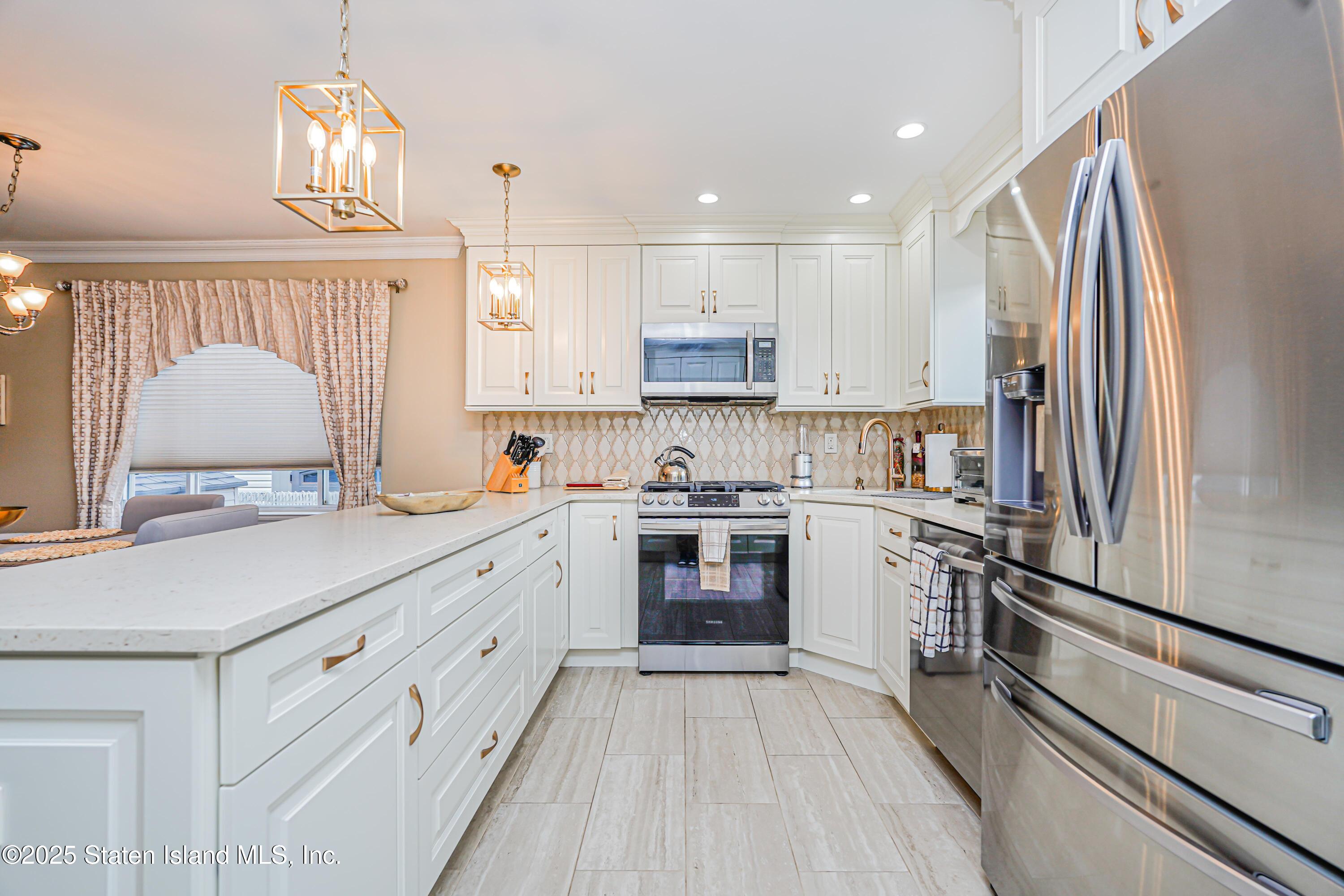 276 Lander Avenue, Staten Island, New York image 9