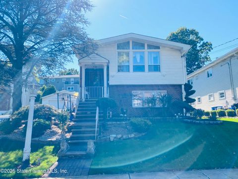 Photo of 302 Lightner Avenue, Staten Island, NY 10314 (MLS # 2506063)