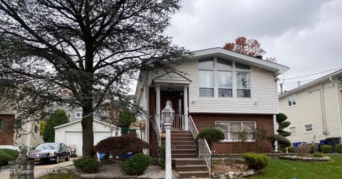 Photo of 302 Lightner Avenue, Staten Island, NY 10314 (MLS # 2506063)