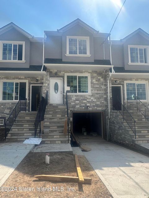 Photo of 462 Robinson Avenue, Staten Island, NY 10312 (MLS # 2403171)