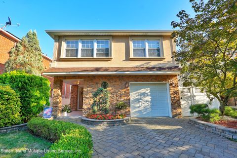 Photo of 616 Ionia Avenue, Staten Island, NY 10312 (MLS # 1164110)