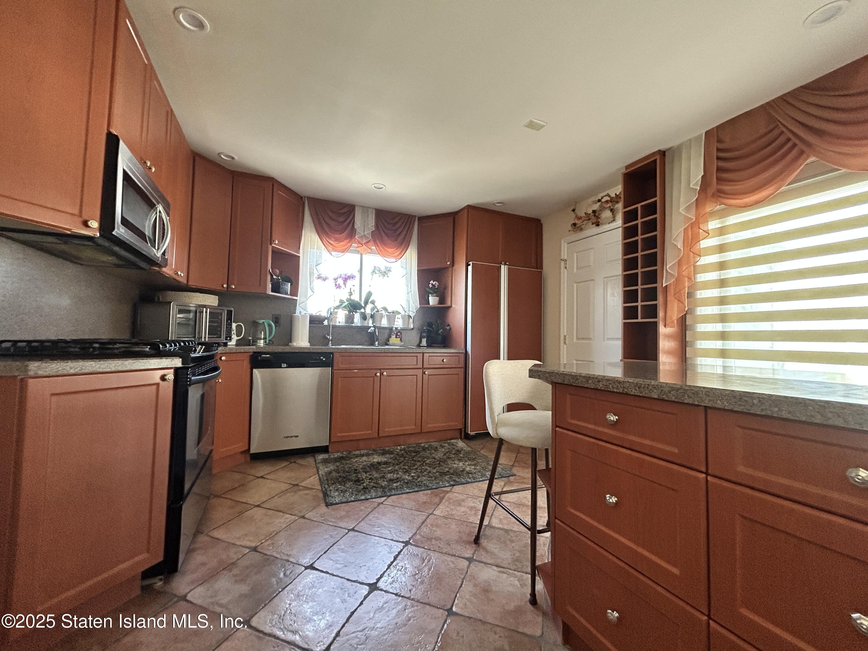 25 Pearsall Street, Staten Island, New York image 9