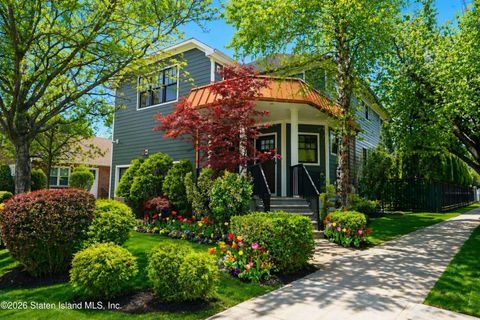 Photo of 100 Hull Avenue, Staten Island, NY 10306 (MLS # 2602500)