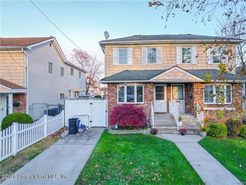 Photo of 969 Armstrong Avenue, Staten Island, NY 10308 (MLS # 2601649)