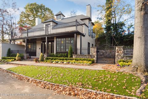 Photo of 91 Flagg Court, Staten Island, NY 10304 (MLS # 1165462)