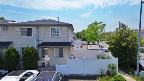 Photo of 179 Mosel Avenue, Staten Island, NY 10304 (MLS # 1162356)
