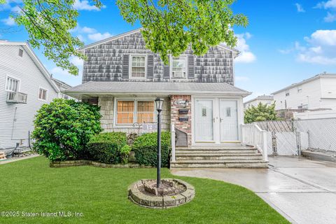 Photo of 12 Fenway Circle, Staten Island, NY 10308 (MLS # 2503940)