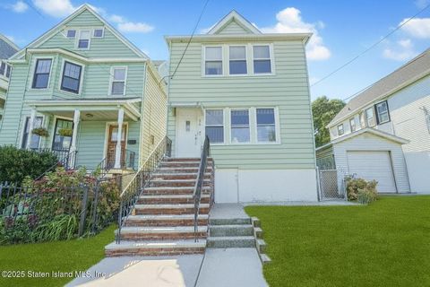 Photo of 230 Fillmore Street, Staten Island, NY 10301 (MLS # 2505534)
