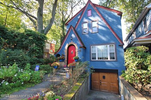 Photo of 54 City Boulevard, Staten Island, NY 10301 (MLS # 2506026)