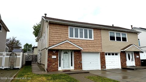 Photo of 437 Katan Avenue, Staten Island, NY 10308 (MLS # 2602546)