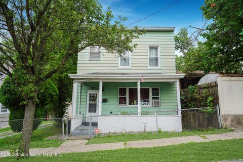 Photo of 29 Kingsley Place, Staten Island, NY 10301 (MLS # 2404709)