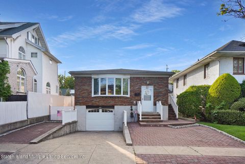Photo of 99 2nd Street, Staten Island, NY 10306 (MLS # 1161961)