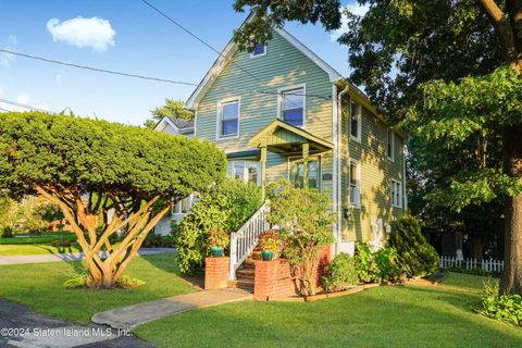 Photo of 132 Dewey Avenue, Staten Island, NY 10308 (MLS # 2404851)