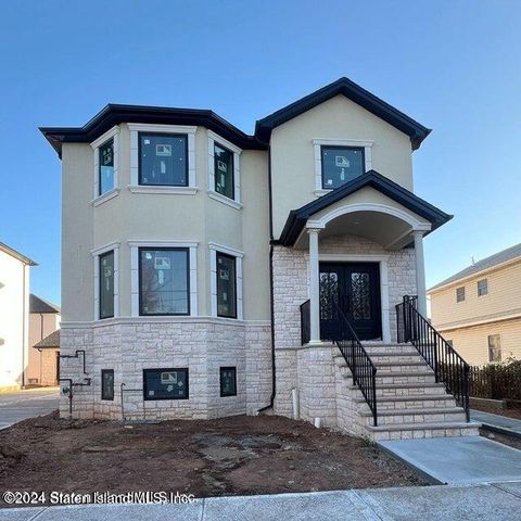 Photo of 58 Knesel Street, Staten Island, NY 10309 (MLS # 2406384)