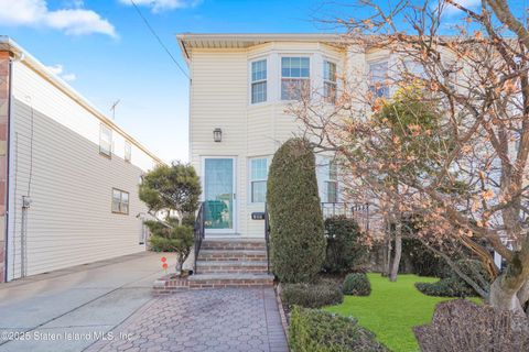 Photo of 105 Labau Avenue, Staten Island, NY 10301 (MLS # 2500551)