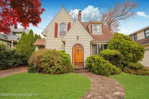 Photo of 83 Excelsior Avenue, Staten Island, NY 10309 (MLS # 2406335)
