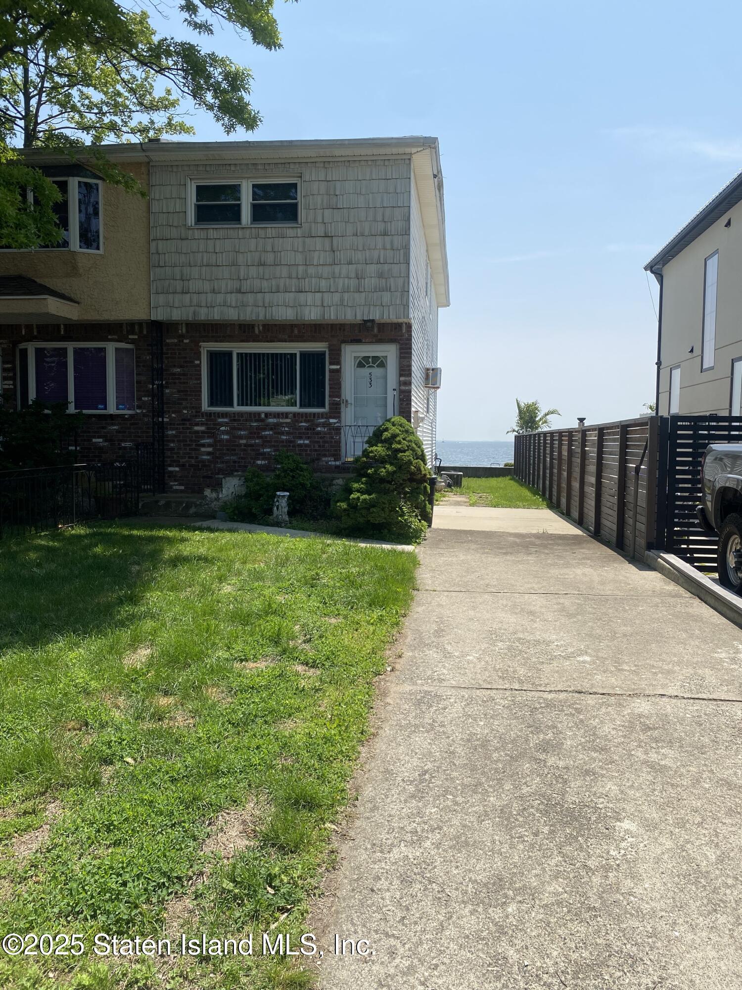 533 Tennyson Drive, Staten Island, New York image 2