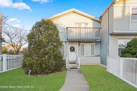 Photo of 237 Loretto Street, Staten Island, NY 10307 (MLS # 2406864)