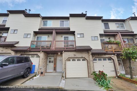 Photo of 30 Eric Lane, Staten Island, NY 10308 (MLS # 1165055)