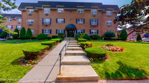 Photo of 392 Maryland Avenue #1d, Staten Island, NY 10305 (MLS # 2400183)