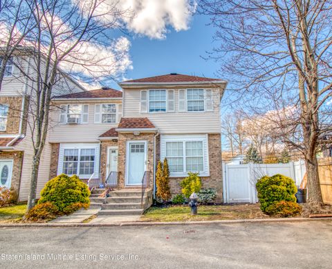 Photo of 68 Deborah Loop, Staten Island, NY 10312 (MLS # 2401108)
