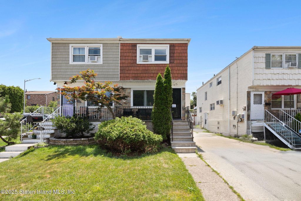 Photo of 228 Westwood Avenue, Staten Island, NY 10314 (MLS # 2504207)