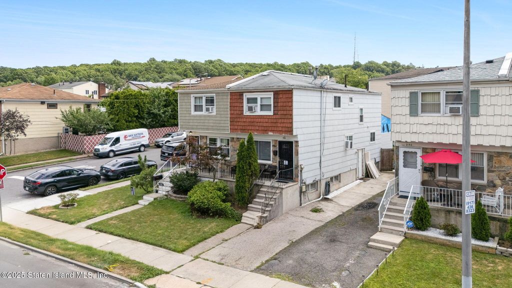 Photo of 228 Westwood Avenue, Staten Island, NY 10314 (MLS # 2504207)