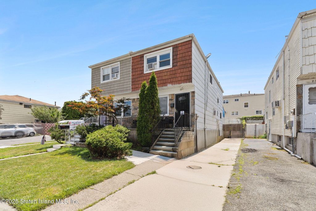 Photo of 228 Westwood Avenue, Staten Island, NY 10314 (MLS # 2504207)
